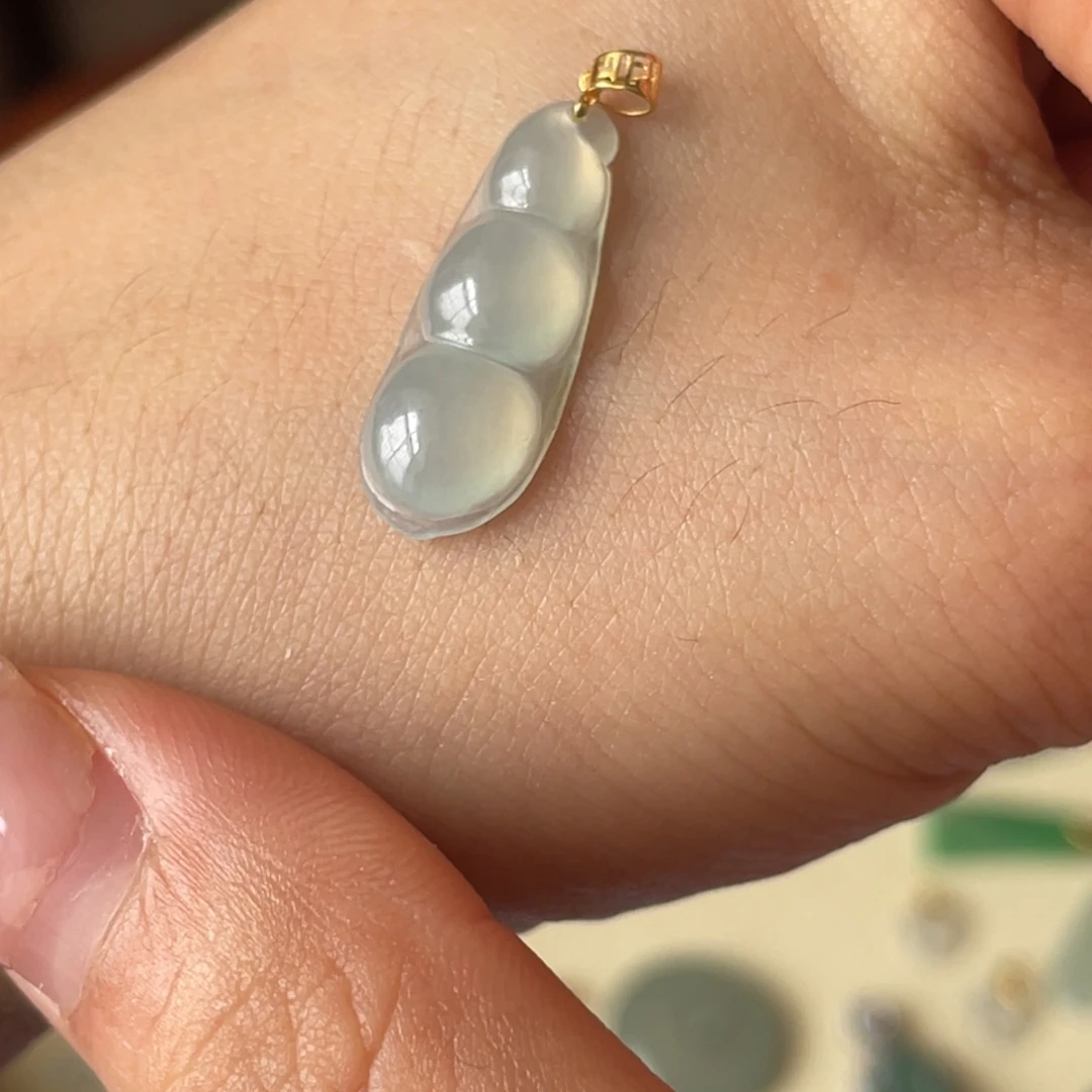 翡翠颈饰18K金镶嵌福豆