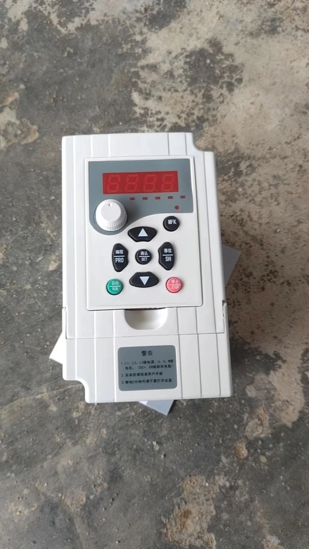 变频器1.5kw2.2千瓦三相380v单220伏风机水泵电机调速器