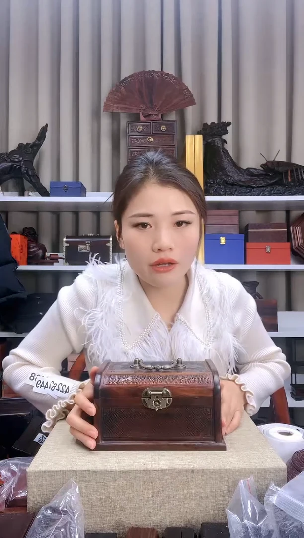 【闪购商品】木根雕DHSZ盒子422