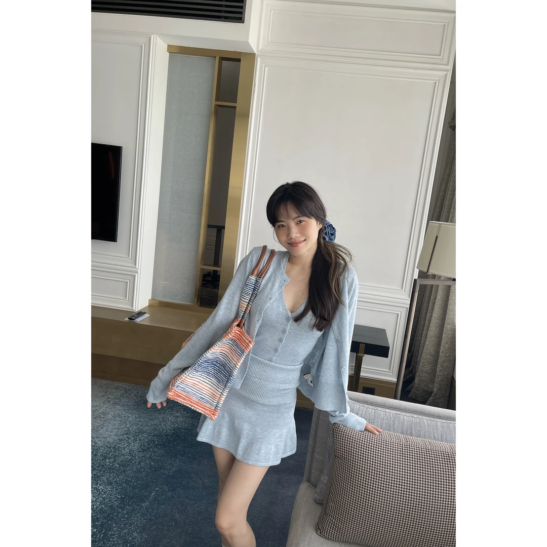 井迪儿【魔女派对】分开~6%羊毛设计感纯欲针织V领背心&外搭&半裙