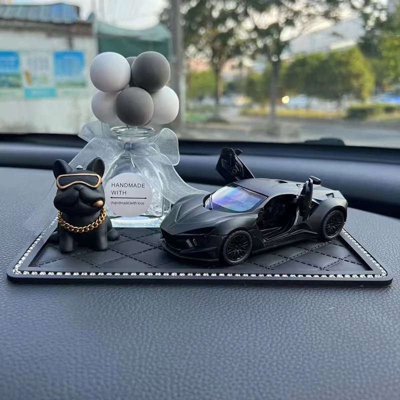 汽车摆件斗牛狗狗网红仿真中控台内饰品车载创意车内装饰用品大全