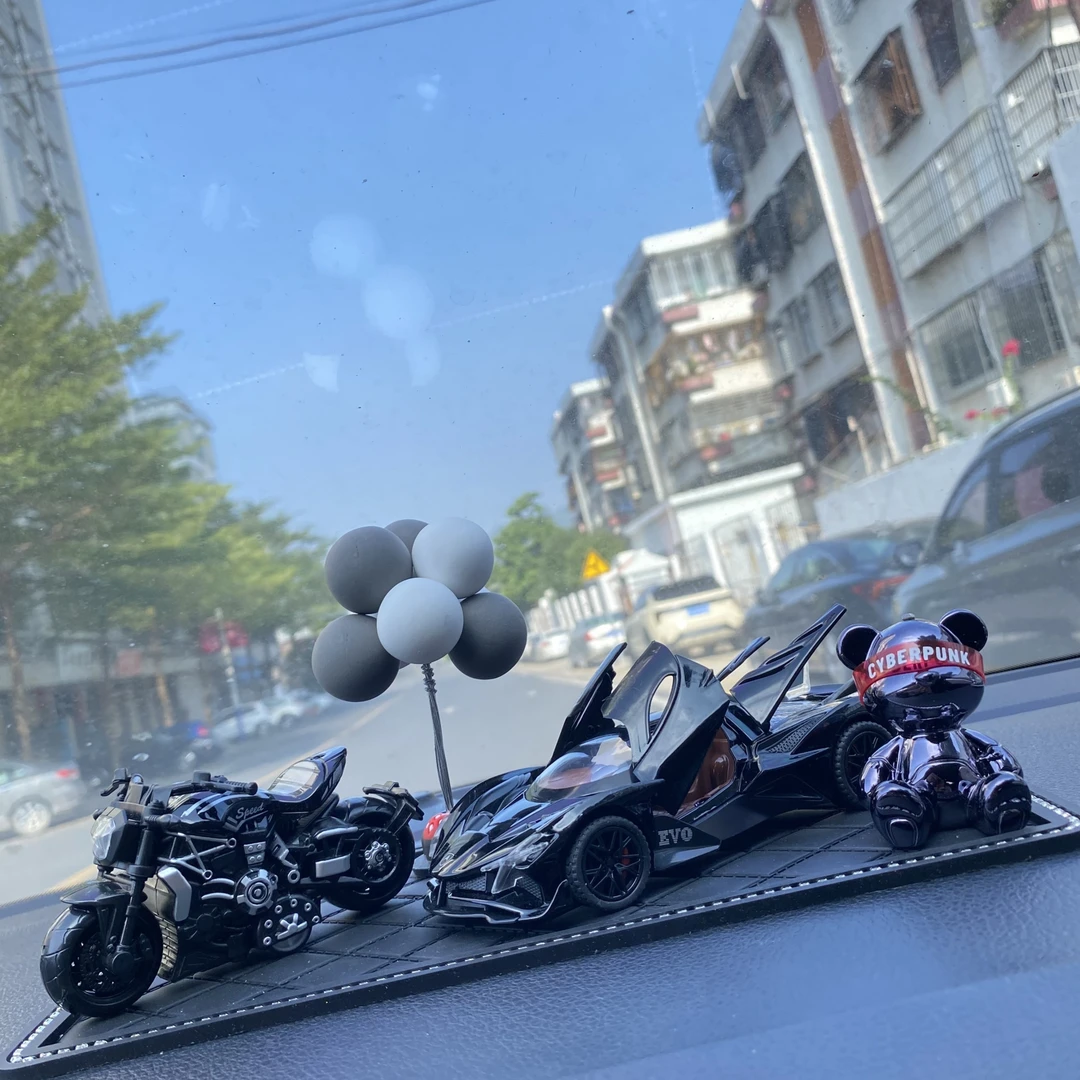 高端2024网红汽车中控台饰品小熊车载摆件可爱车内高级感汽车模型