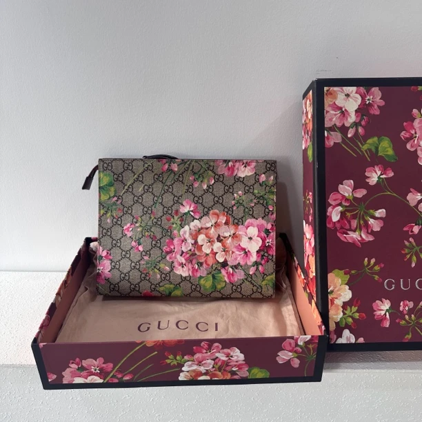 95新 GUCCI/古驰 优购奢品/Gucci花卉手拿洗漱包/可改造斜挎