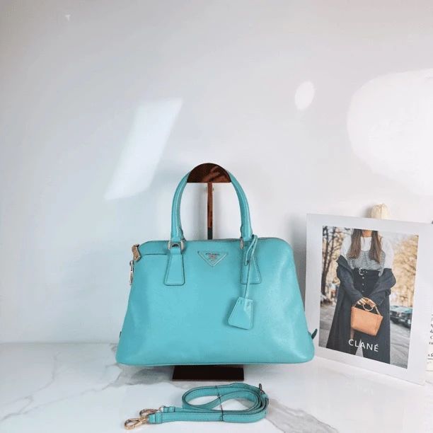95新 Prada/普拉达 时尚蓝色中号贝壳斜挎包～咏JM