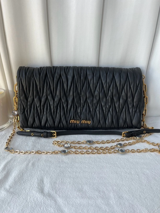 99新 MIU MIU/缪缪 大号黑金经典褶皱翻盖手拿包单肩包