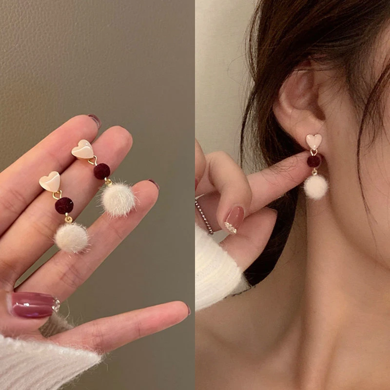 铜合金耳饰 毛球简约耳饰少女高级感925纯银毛绒生物瓷耳骨钉小众