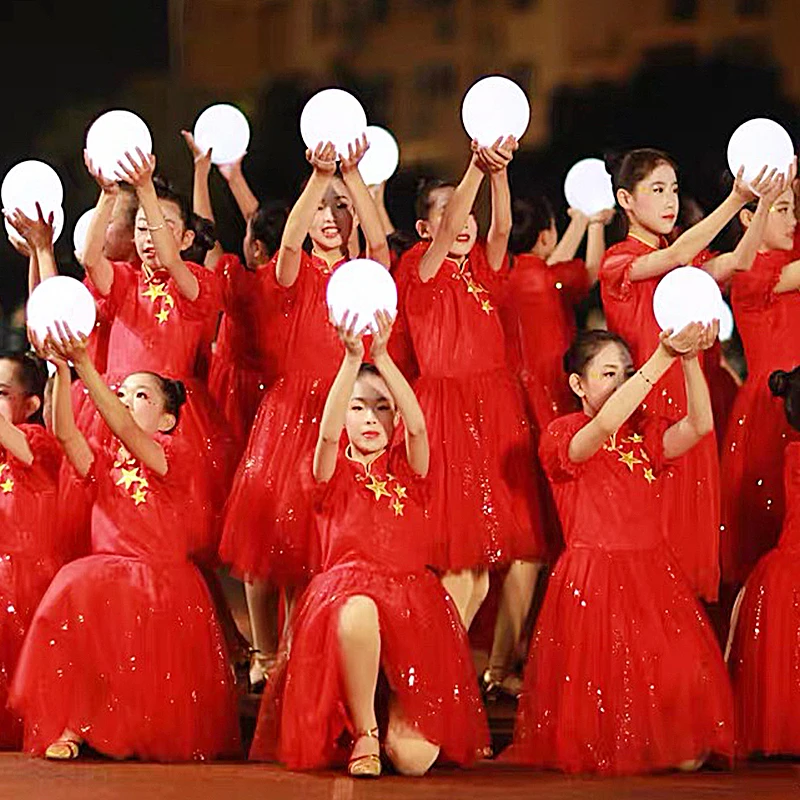 灯火里的中国发光圆球舞蹈演出表演走秀手持形合唱道具婚庆房创意