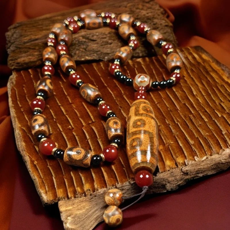 牙黄九眼老藏珠，天然玛瑙材质高玉化内置龙鳞纹，九眼三眼藏珠项链