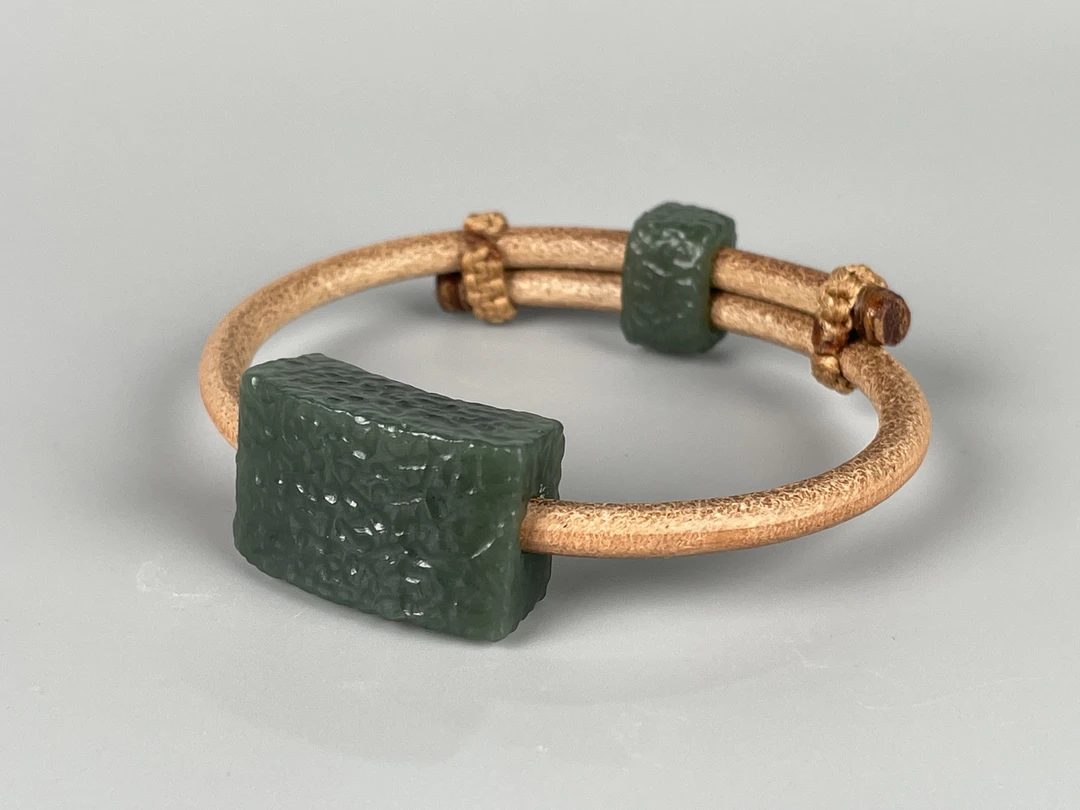 新疆和田玉青玉老光手牌