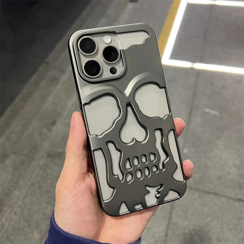潮酷镂空骷髅头苹果手机壳适用iPhone15promax散热14plus磨砂13壳