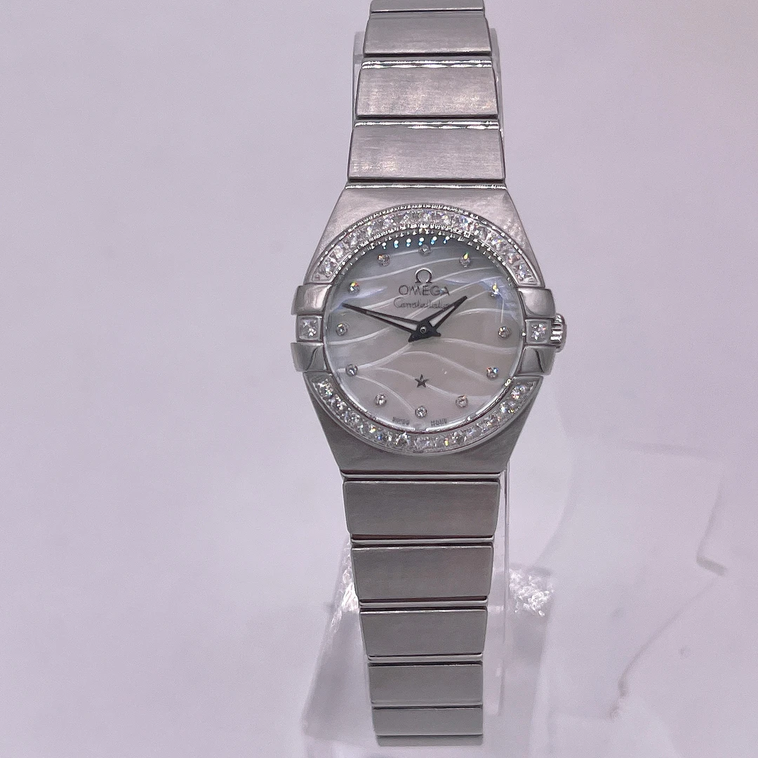 95新 Omega/欧米茄 星座女表，24口径，白色贝母面，原钻