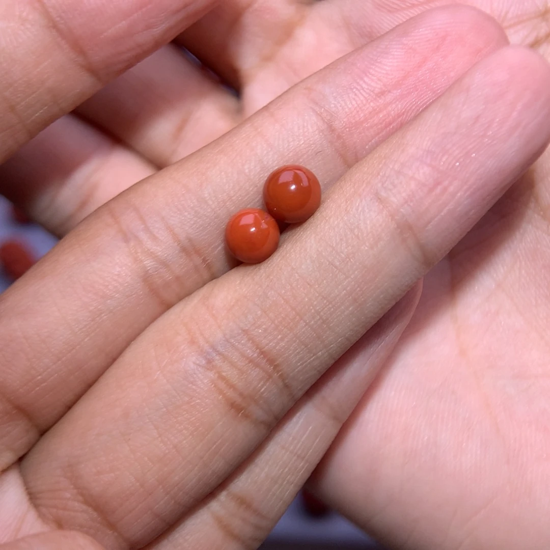 南红玛瑙圆珠6对珠未镶嵌今****？纹