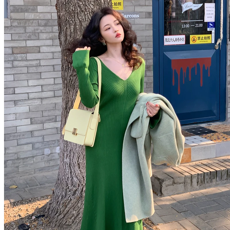 酒午【送春归】港风复古秋冬显瘦高级感V领内搭打底针织裙KLF3392