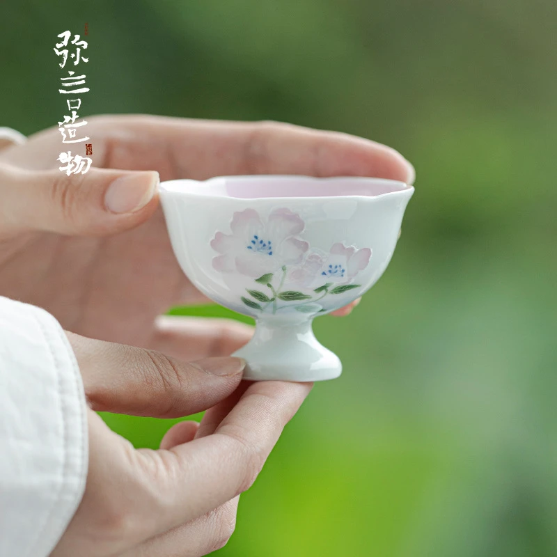 弥言白瓷手绘海棠花高足主人杯手工陶瓷花口茶杯浮雕品茗杯小清新