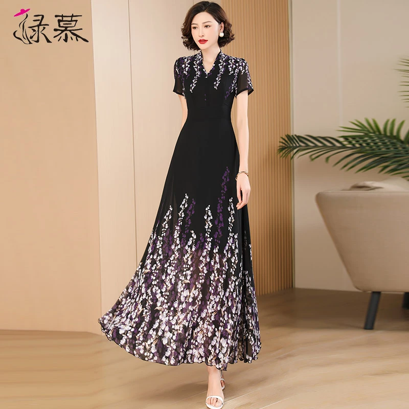 高级感碎花连衣裙女夏2025新款气质V领显瘦减龄高档大摆超长裙子