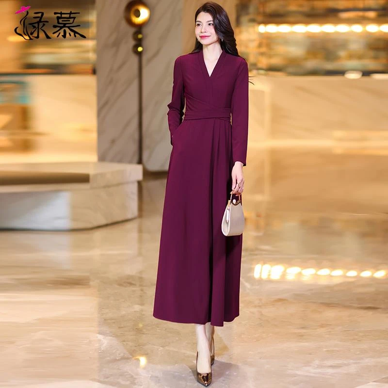 酒红色连衣裙女春秋季新款时尚洋气高级感简约气质显瘦V领长裙