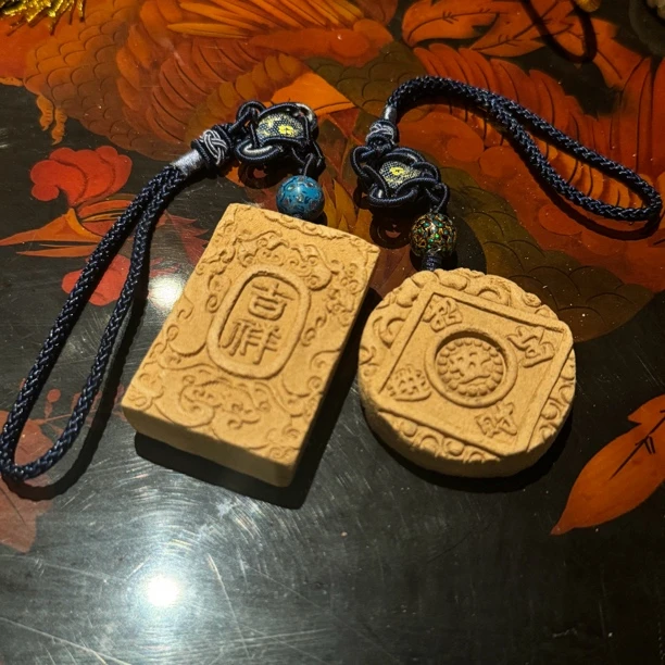 复古吉祥如意老山檀香方手工香牌香料车挂件