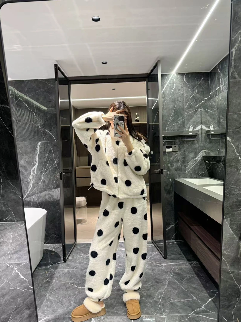 南瓜小姐 点点北极绒睡衣套装