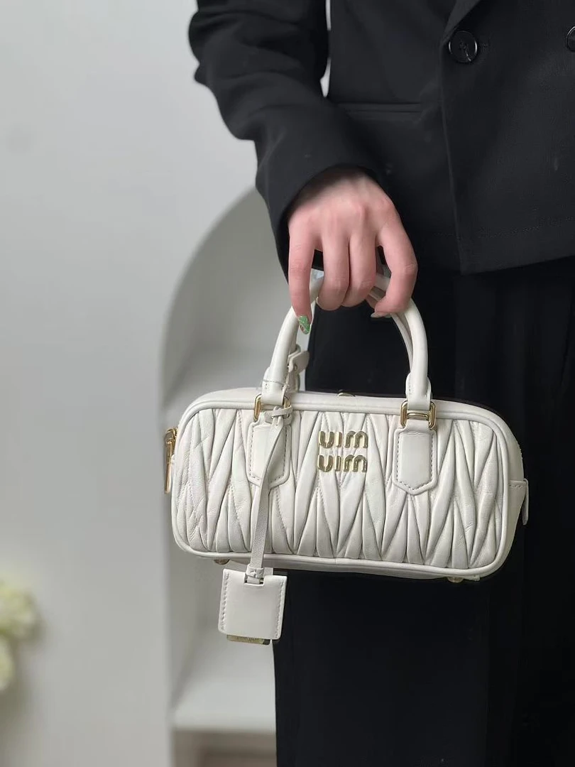 99新 MIU MIU/缪缪 miumiu保龄球白金/严选