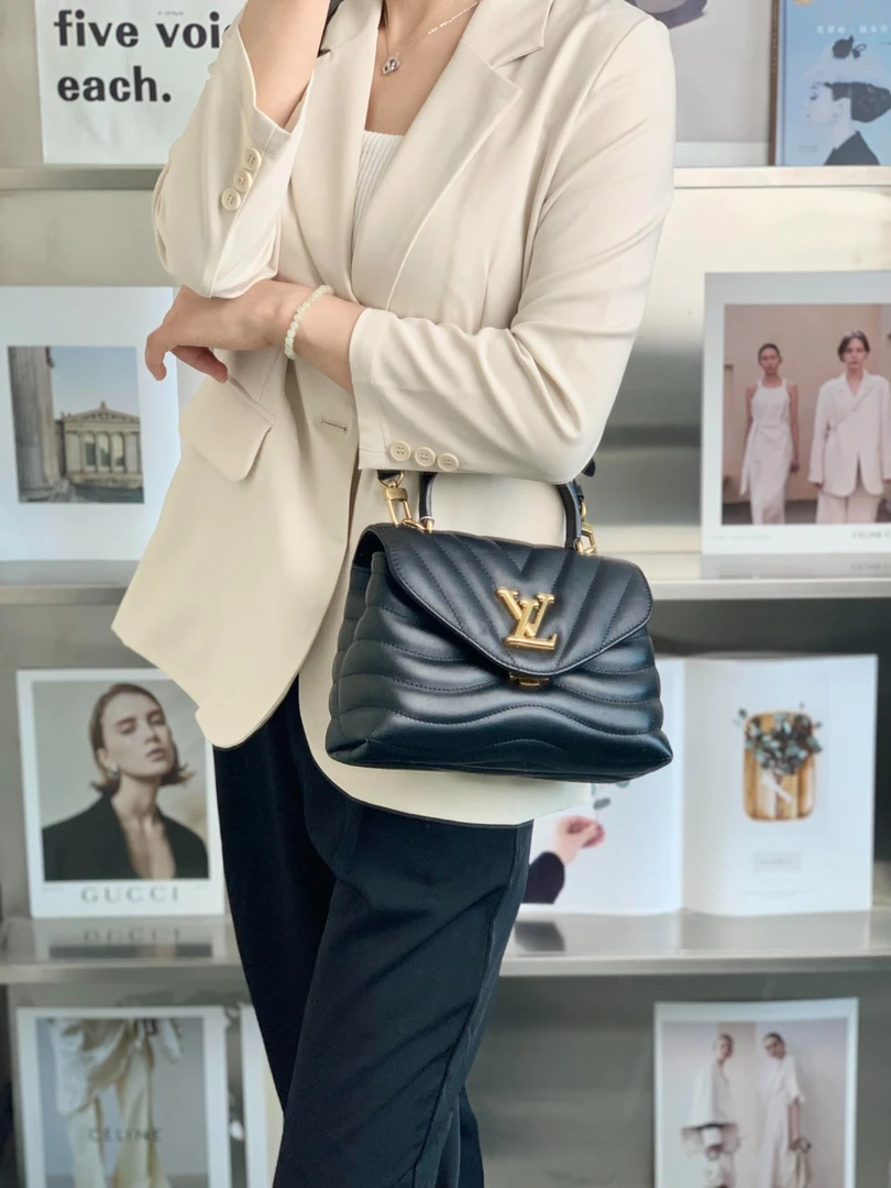 99新 LouisVuitton/路易威登 new wave手提黑金包/公价20700/甄选