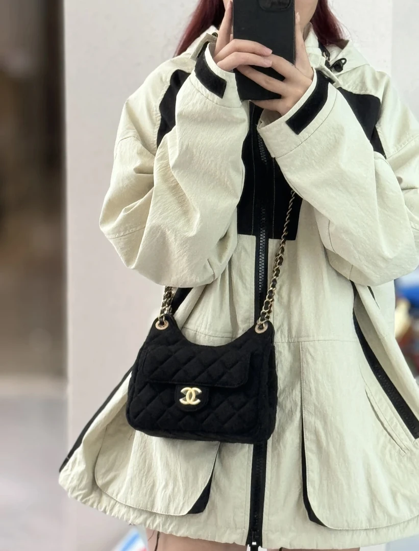 99新 Chanel/香奈儿 香奈儿 23c系列天猫精灵黑金包/甄选