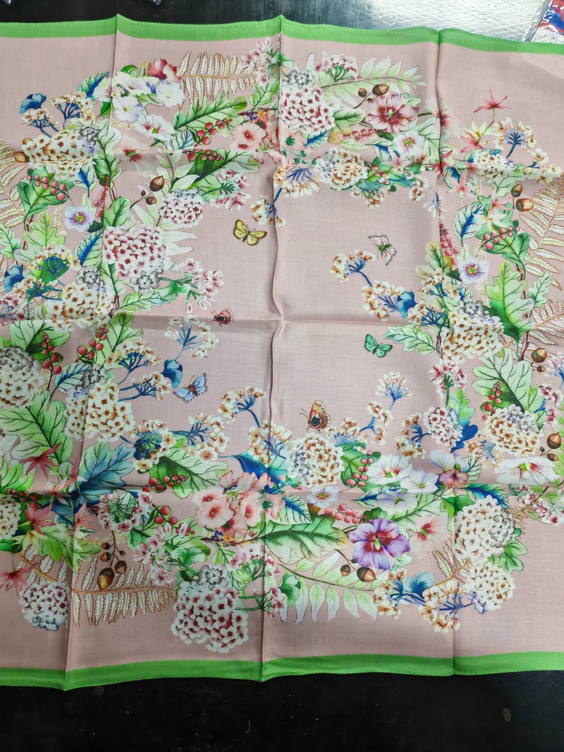 P104-10  粉色花之卉桌布   90cm方