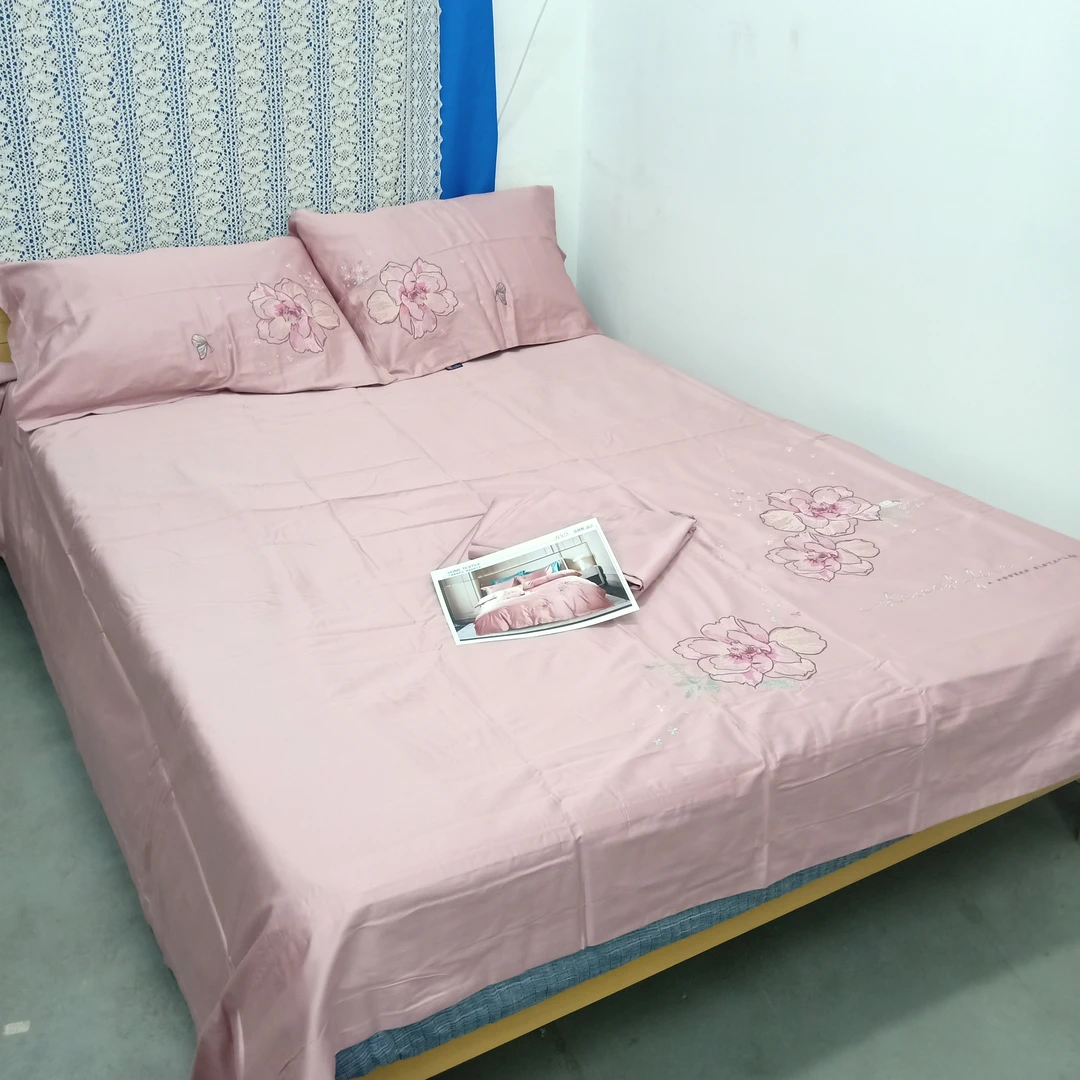 N213 豆沙色四件套 被套2×2.3m 床单2.5×2.7m 枕套48×74cm