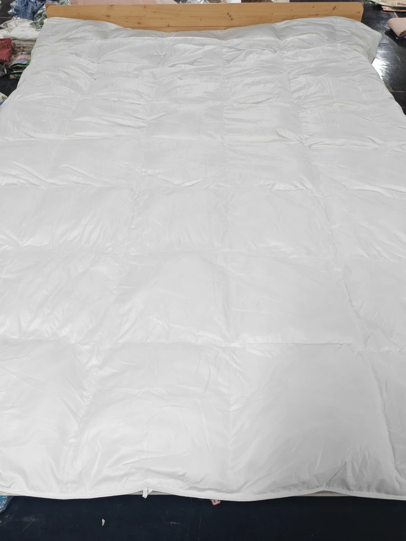NS007  波兰白鹅绒被 2*2.3m （2.2斤重）