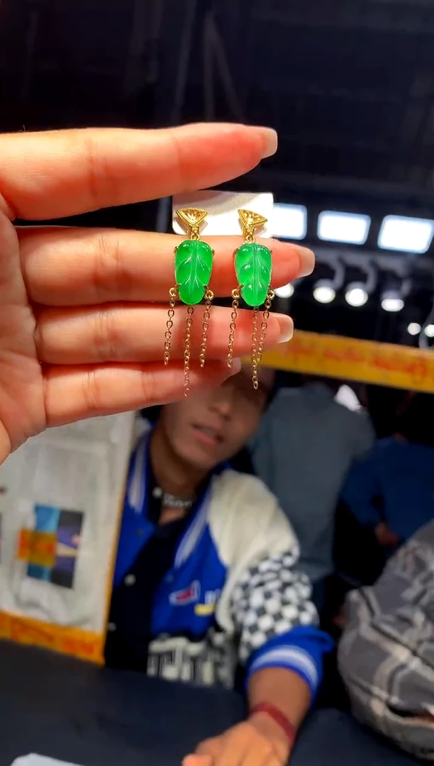 【闪购商品】定制翡翠18K金镶嵌23定制翡翠-多样性发货（发其一）