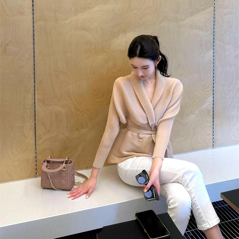 设计感翻领系带收腰褶皱短外套女春秋款时髦显瘦压褶百搭开衫上衣