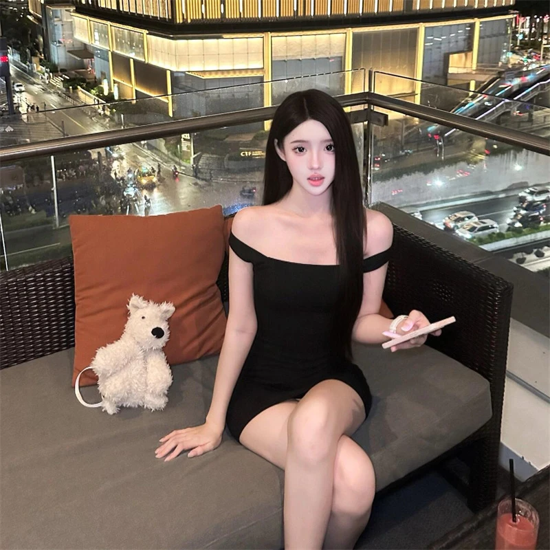 纯欲性感一字领露肩修身包臀裙弹力紧身辣妹连衣裙黑色背心短裙