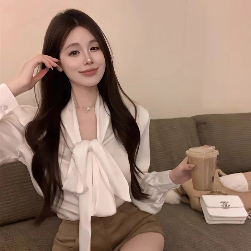 法式小众长袖衬衫女早秋白色衬衣温柔风轻熟设计感蝴蝶结上衣打底