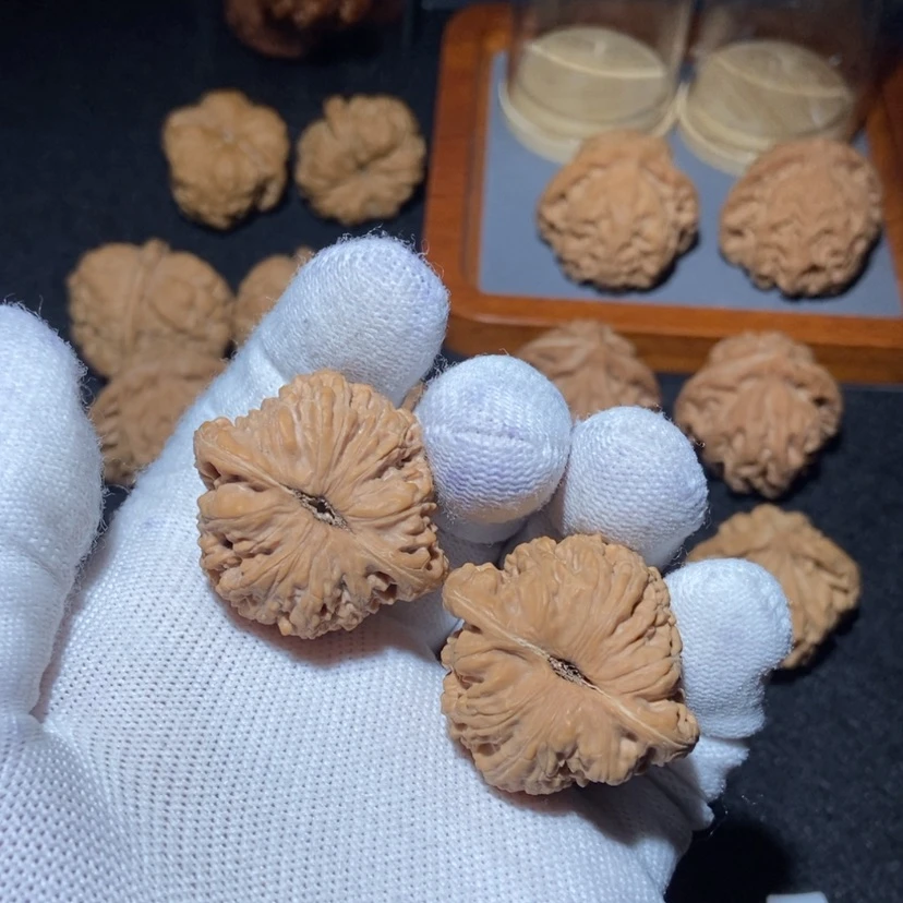 【闪购商品】文玩核桃吊坠斤*全品35绣球