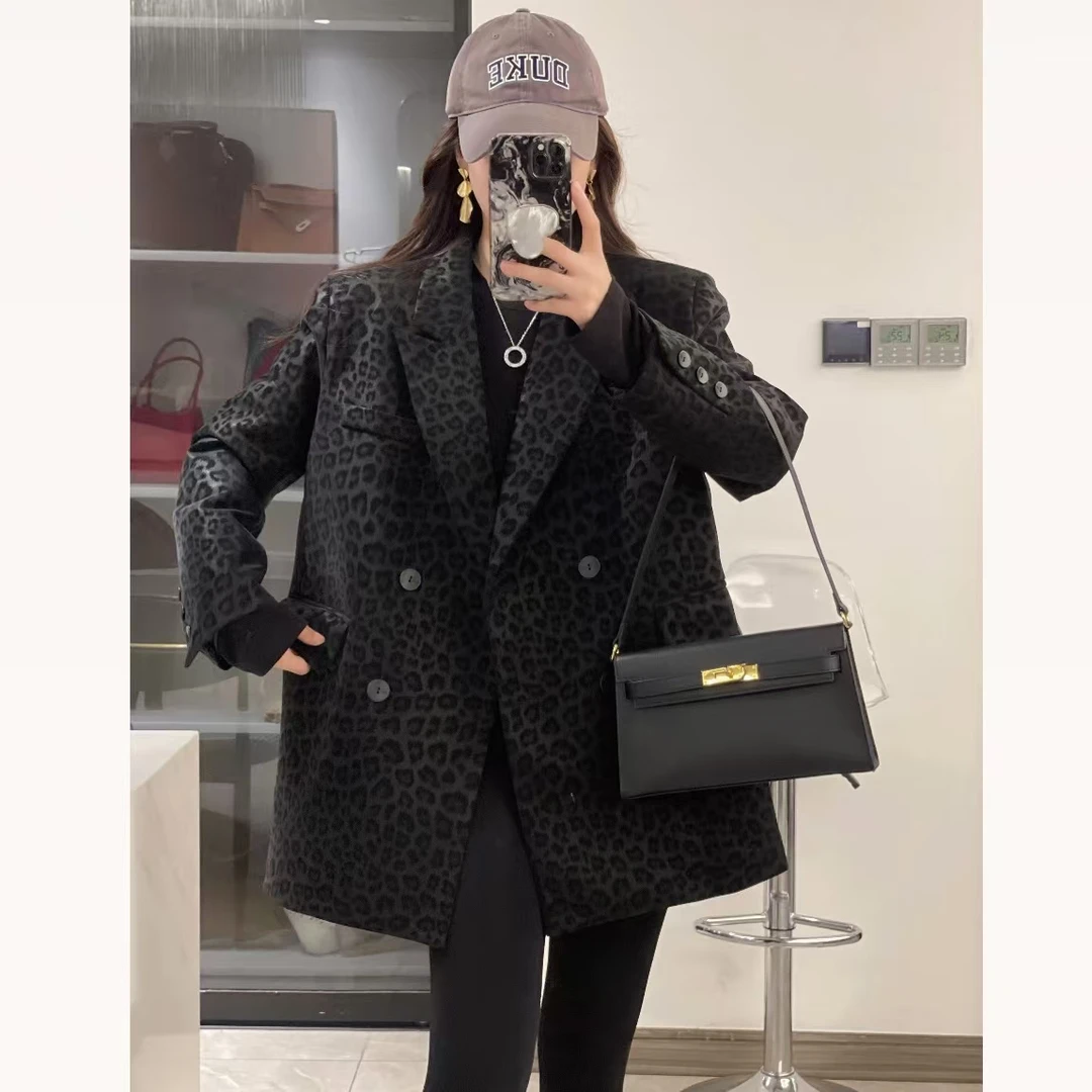 气质女孩来咯 豹纹高级感轻奢羽绒服外套时尚