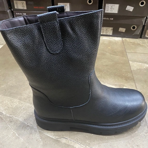 时尚中筒男士靴子