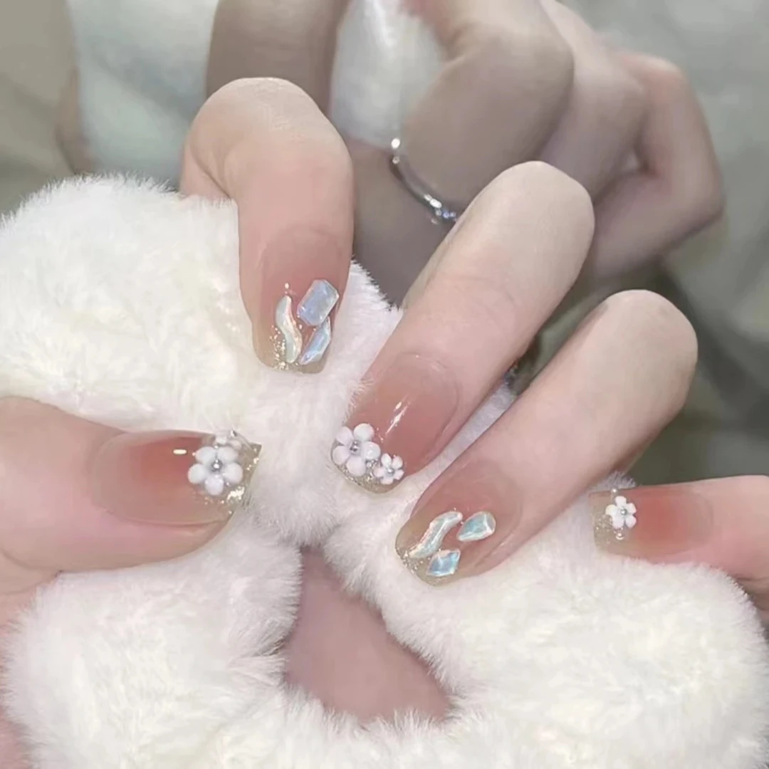 指尖立体小花穿戴甲