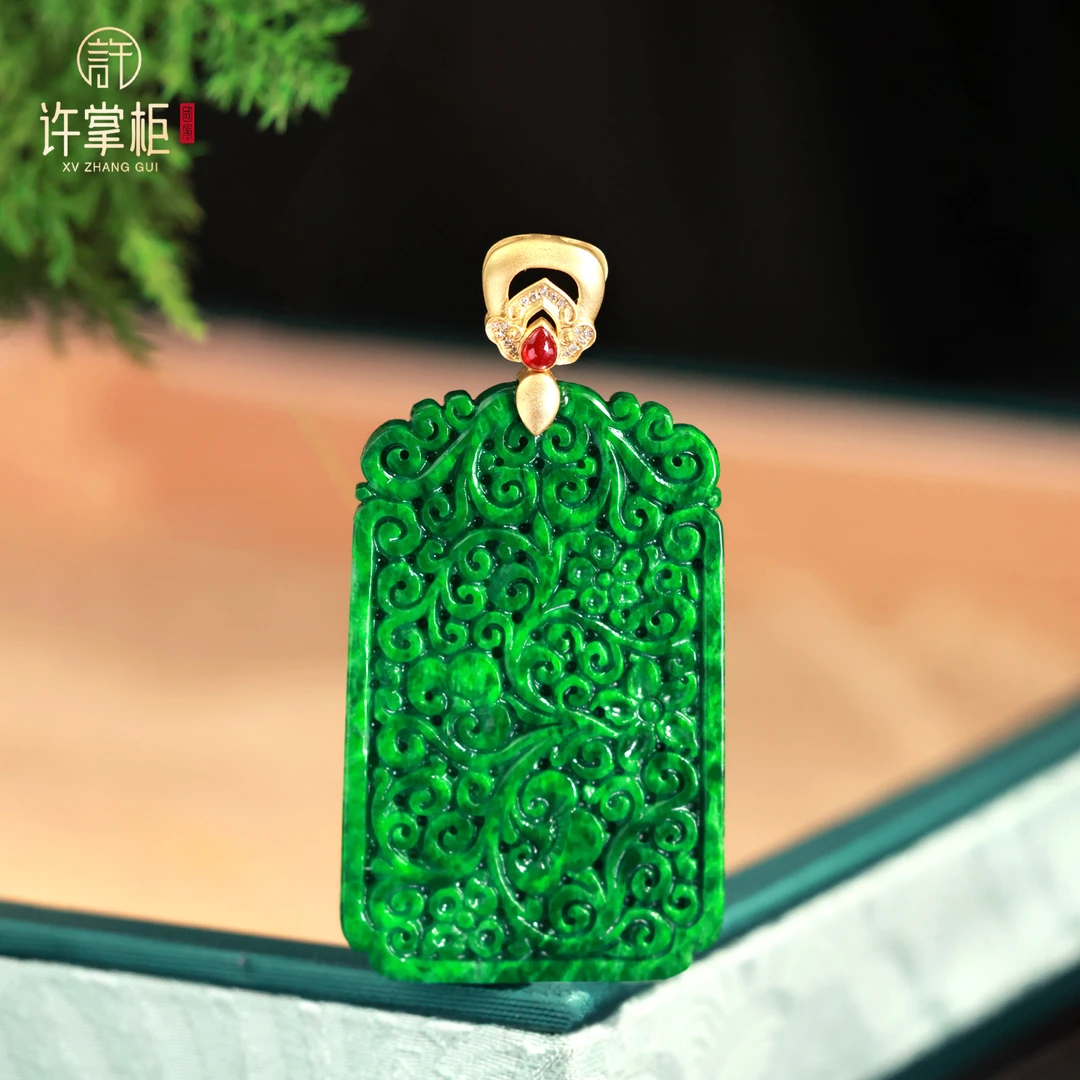 许掌柜｜18K金翡翠吊坠天然缅甸翡翠A货雕刻方牌颈饰多样性随机发