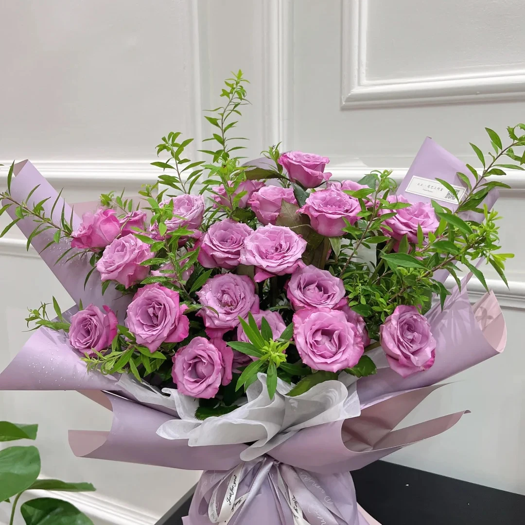 8【鲜花组合】艾莎+嫣然+折射+向日葵+洋桔梗+六出+尤加利