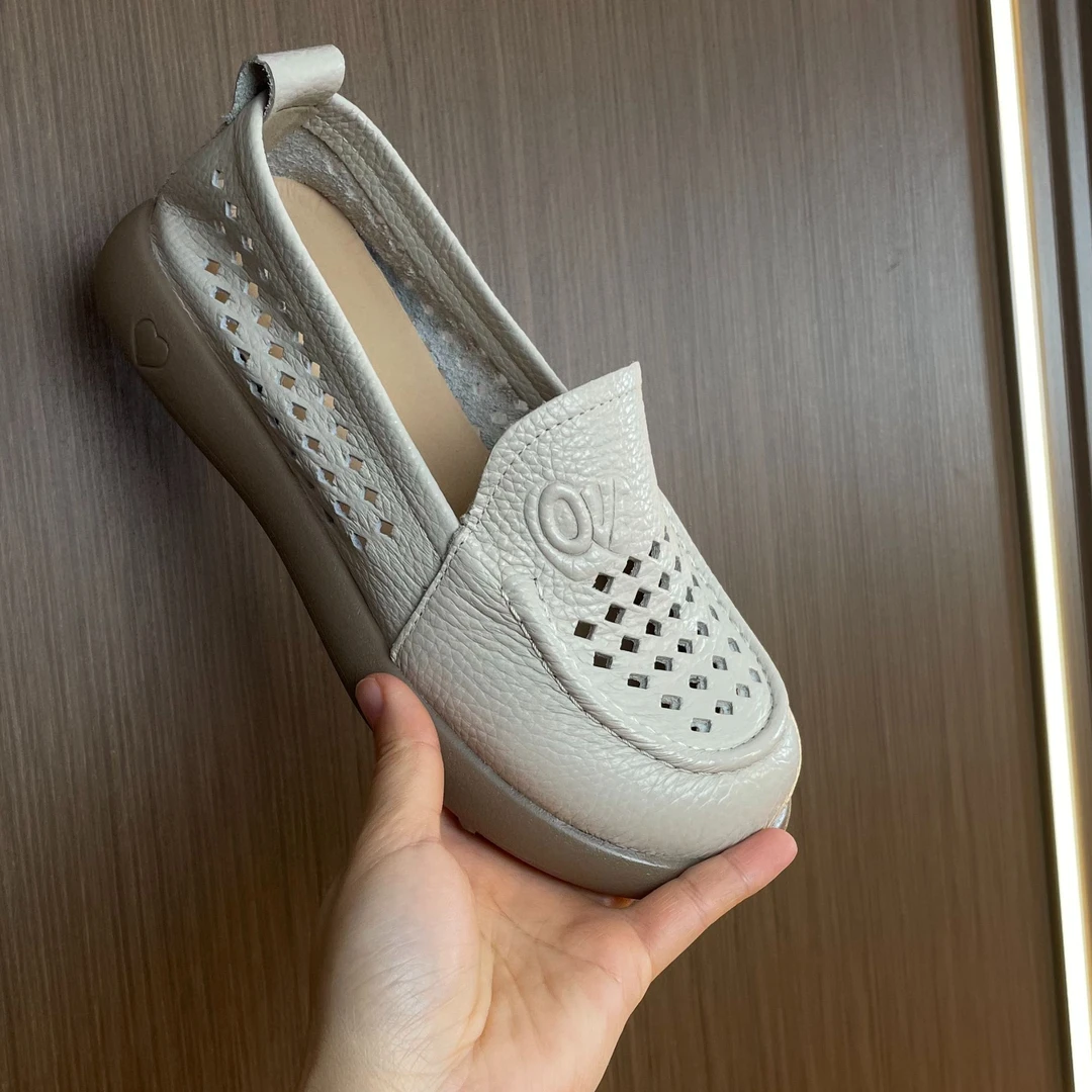 镂空头层牛皮洞洞舒适中老年凉鞋软底妈妈鞋防滑平底透气软皮女鞋