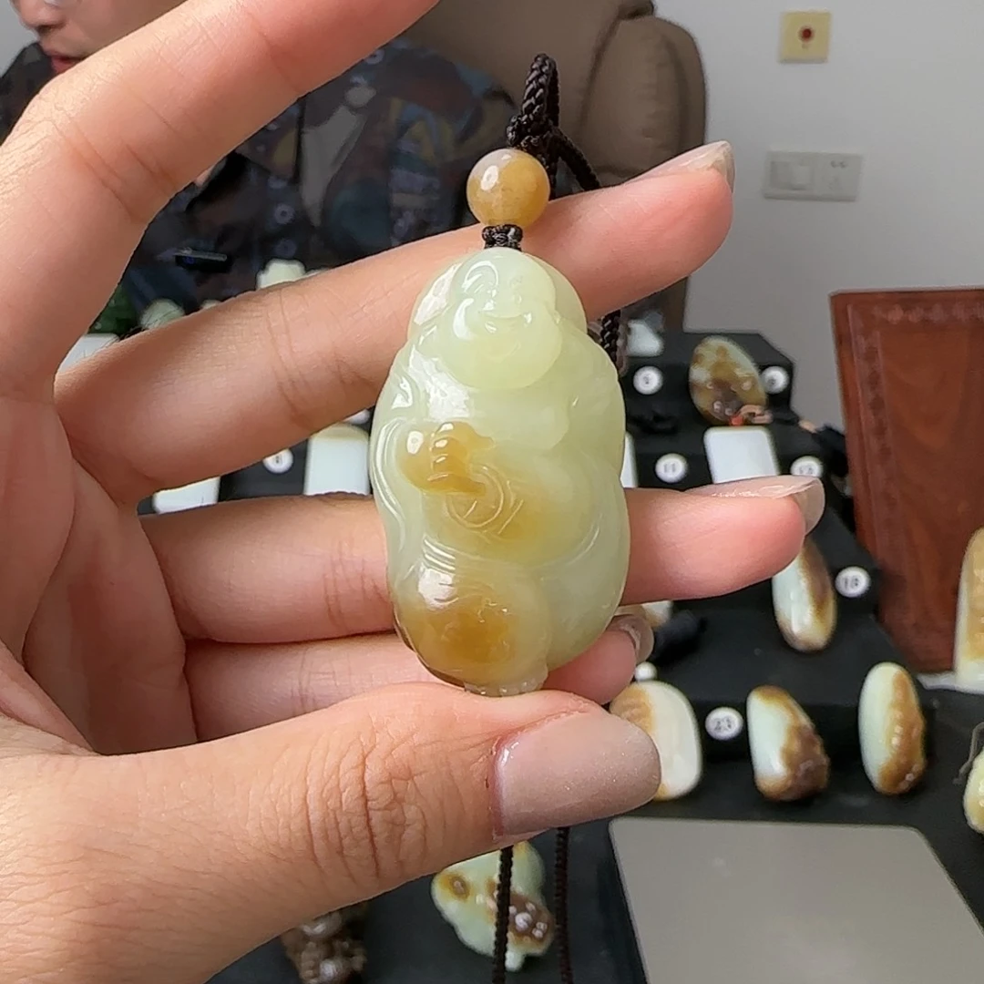 和田玉（糖玉）颈饰未镶嵌