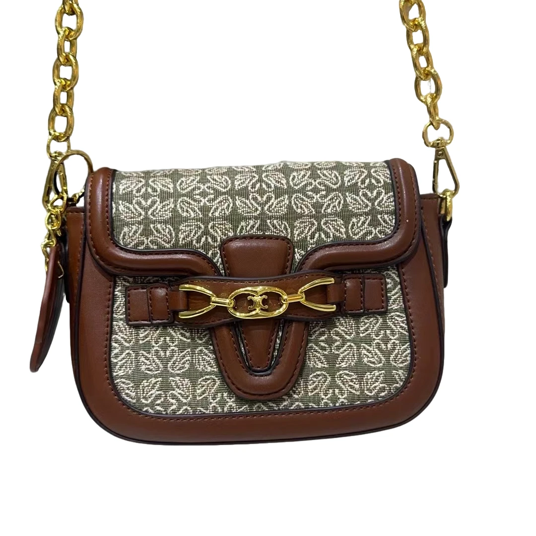 时尚百搭女士斜跨包