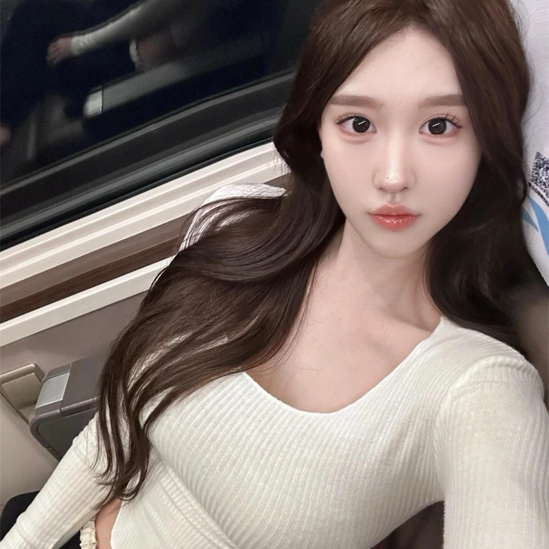 白色高腰短款显身材圆领细螺纹长袖紧身收腰弧形不规则T恤