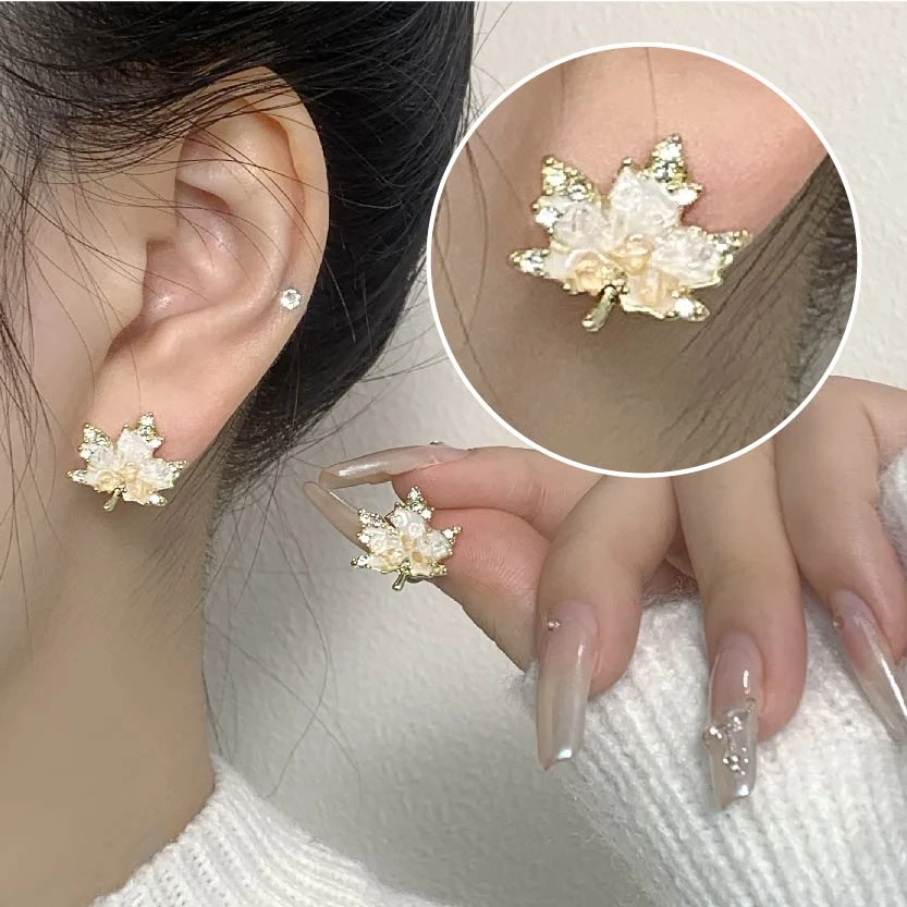 铜合金仿水晶耳饰 秋冬轻奢枫叶碎钻耳钉设计感气质渐变耳环WW01