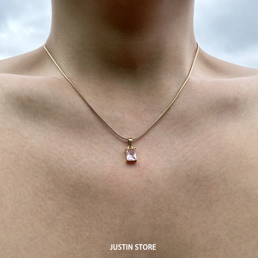 钛钢项链 美式方形粉色吊坠男女轻奢百搭简约小众高级感锁骨链