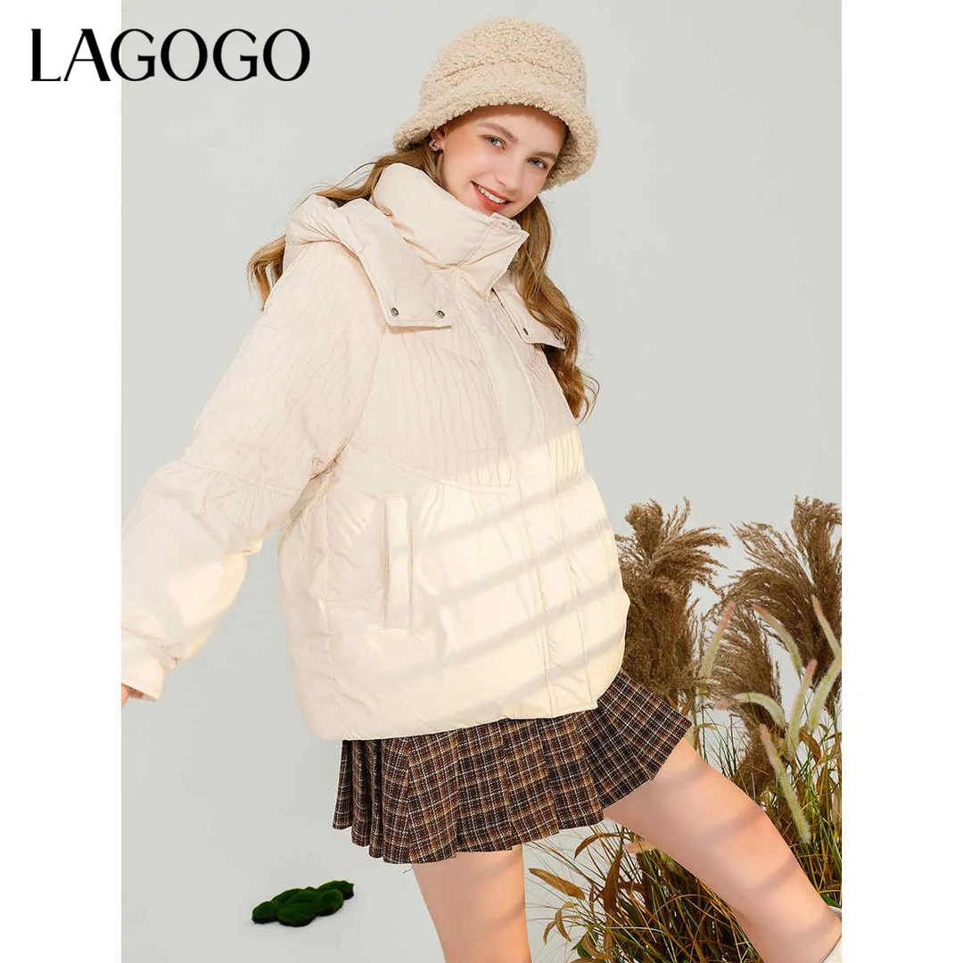 lagogo新款压花肌理感舒适连帽羽绒服女MCYY53XC51