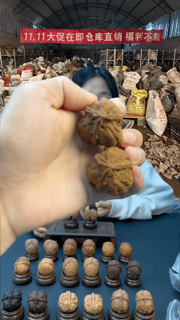 【闪购商品】文玩核桃把件金玉三棱子37