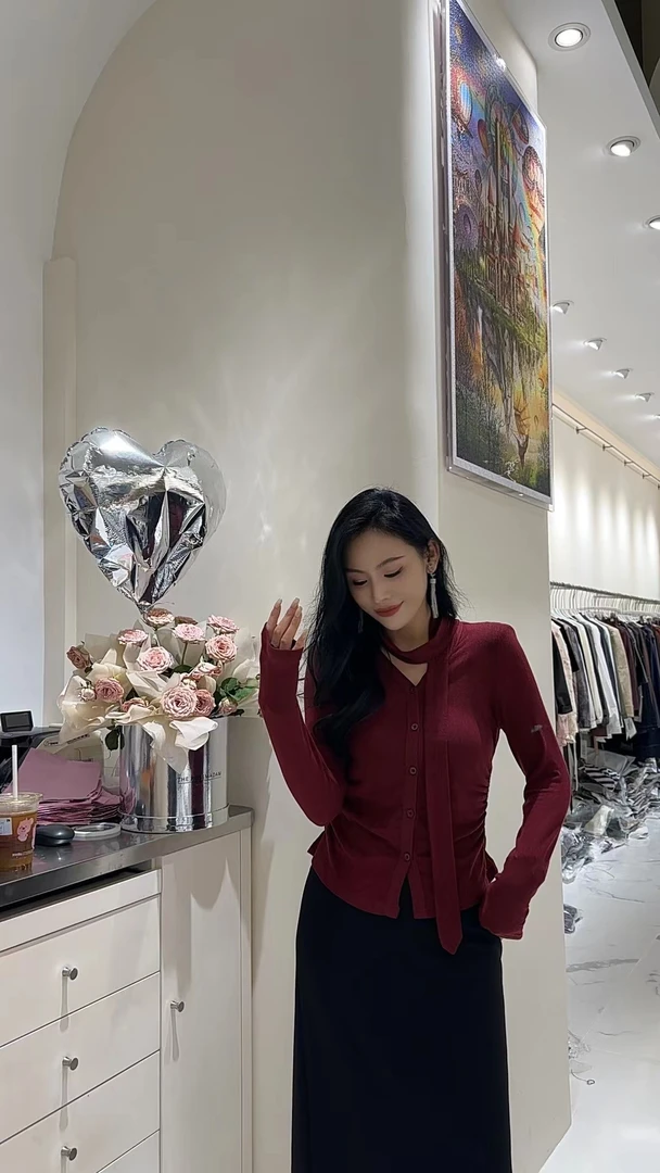 【忆秀儿】新款吖~V领侧边褶皱精致上衣-803