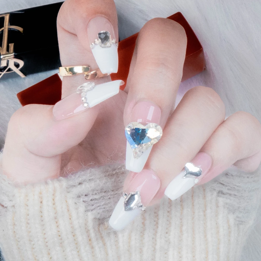 【法国夫人】纯手工冰透粉嫩法式纯白异型钻新娘甲贴片穿戴甲