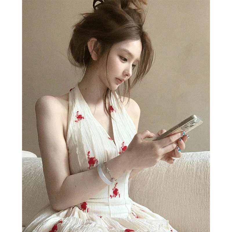 独特别致网红炸街2024年设计感气质女夏季连衣裙休闲小众法式