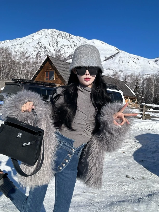 【E-shine】灰色环保毛毛外套/蓝色加绒高腰小脚裤/灰色高领小衫